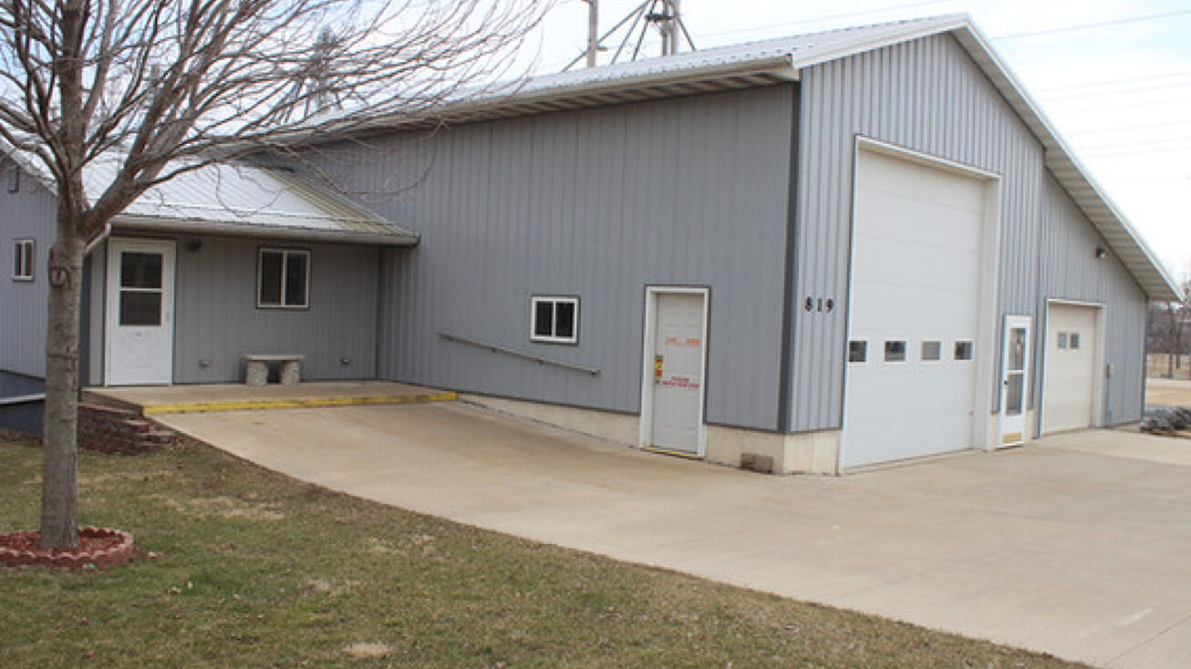 819 S Main St, Maquoketa, IA 52060