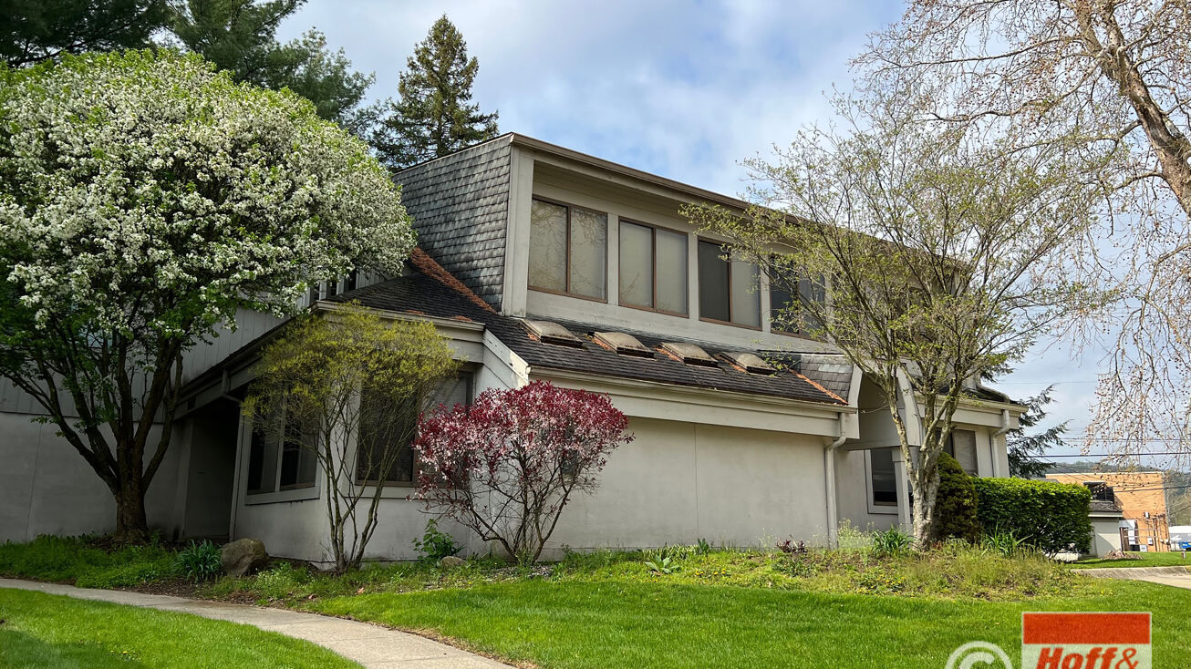 1607 Akron Peninsula Road, Akron, OH 44313