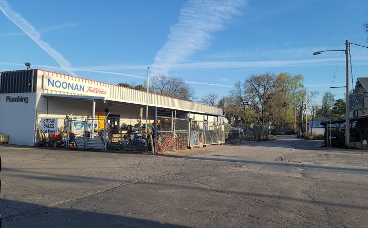 Pictures of Retail property located at 1200 N 8th St, Springfield, IL 62702 for sales - image #1