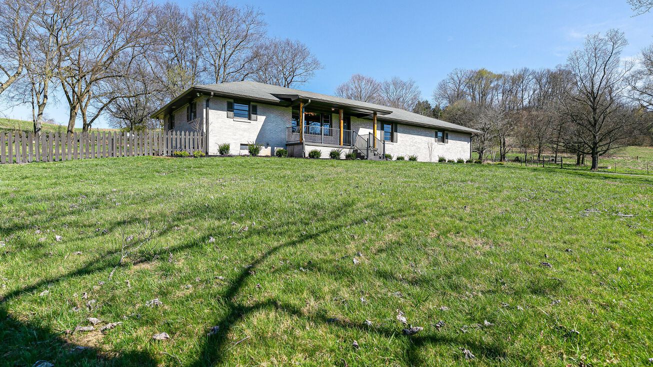 1914 Thompson's Station Rd, Thompson's Station, TN 37179