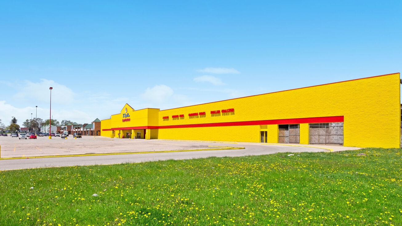 2702 Belvidere Rd, Waukegan, IL 60085