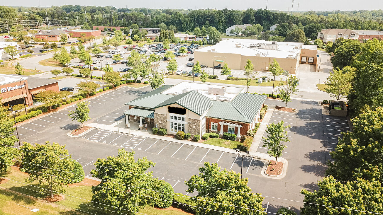 W Wendover Ave, Greensboro, NC 27403