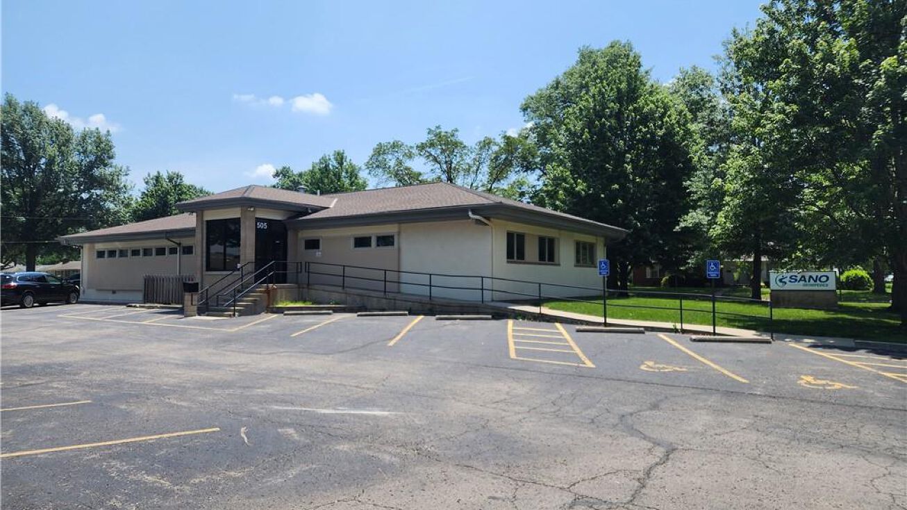 2 Holly Lane, Paola, KS 66071