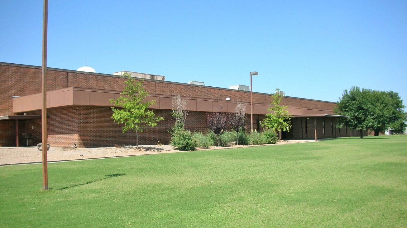 711 W 9th St, Hobart, OK 73651