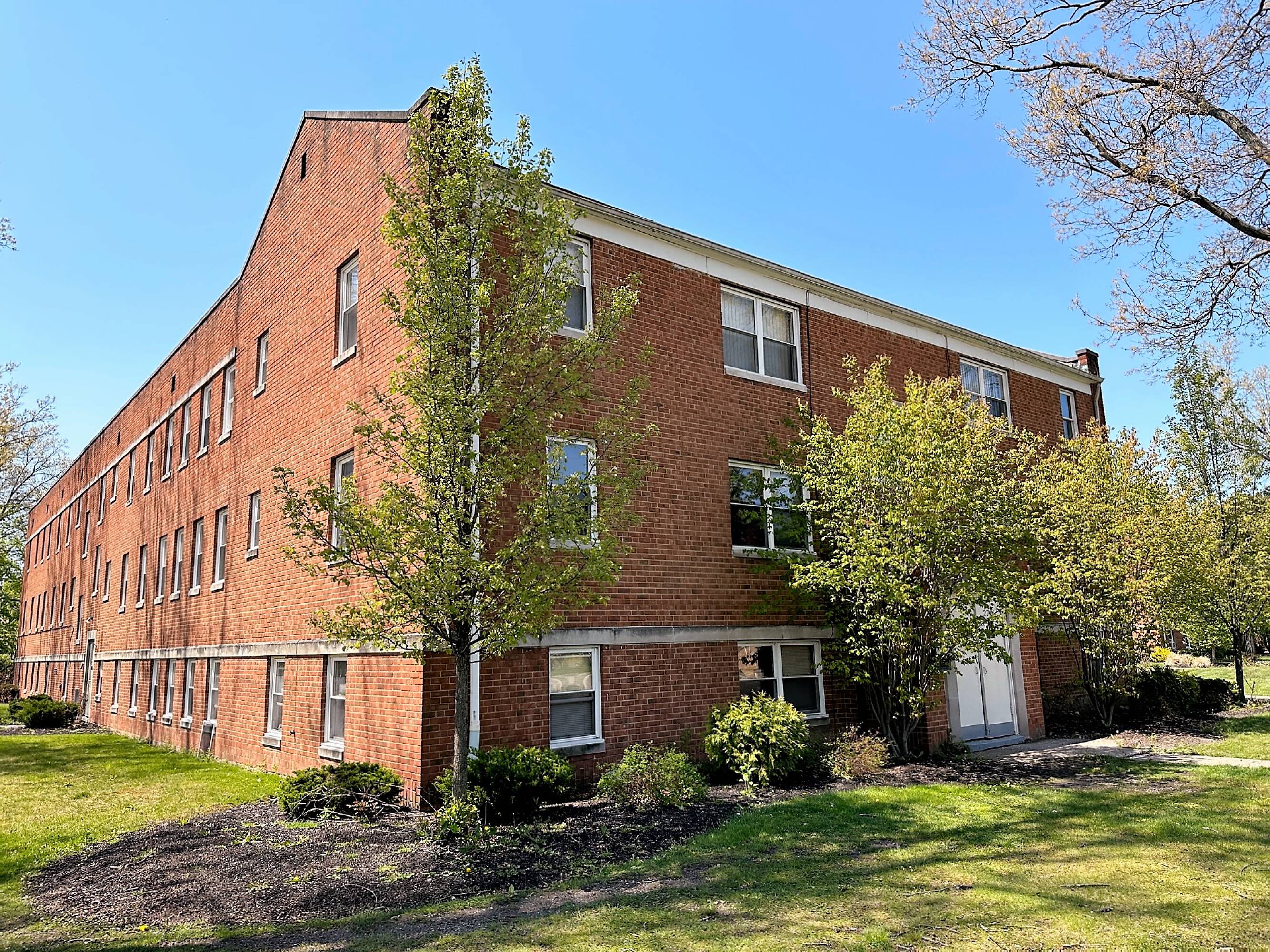 2737 Summit Park Rd  