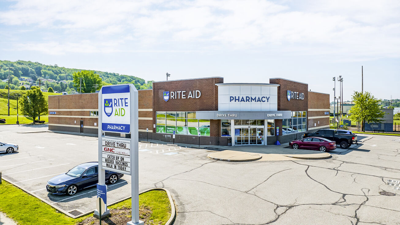 210 9th St, Glassport, PA 15045