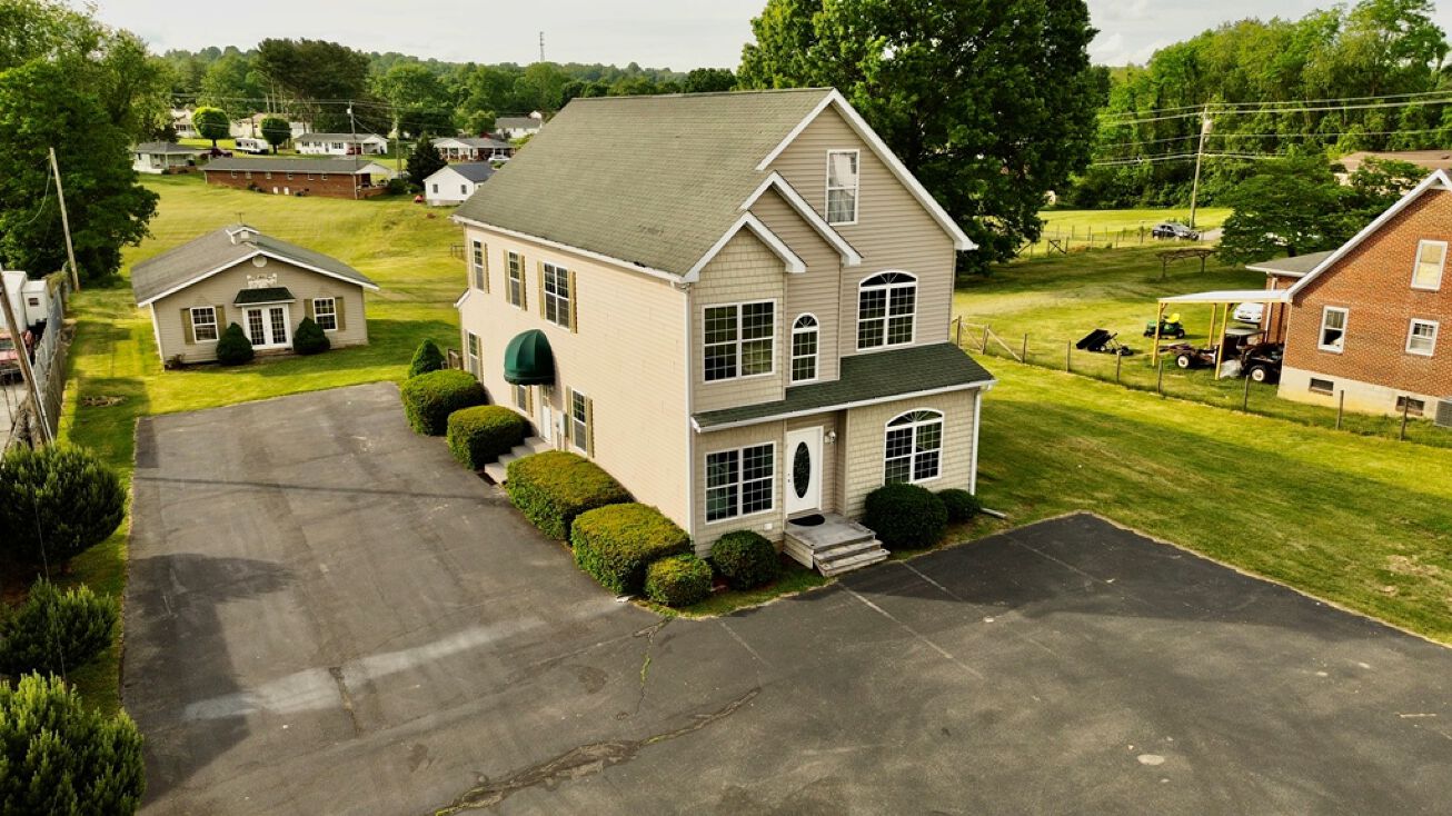 15519 Lee Hwy, Bristol, VA 24202