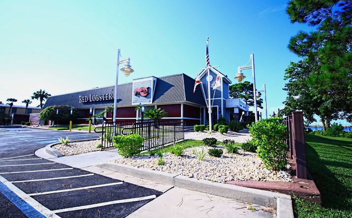 Pictures of Retail property located at 326 Miracle Strip Parkway SW, Fort Walton Beach, FL 32458 for comps - image #1