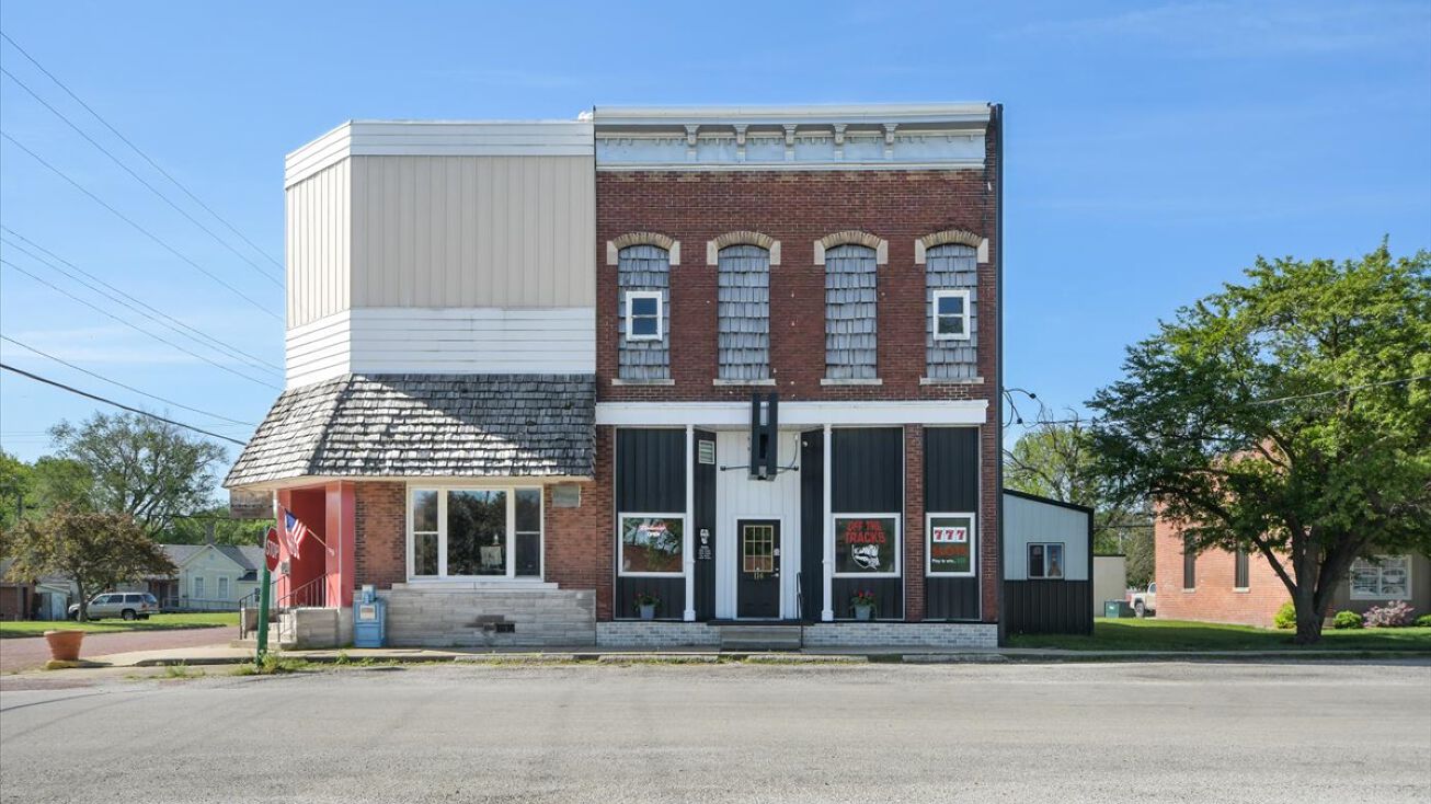 114 Market St, Sidell, IL 61876