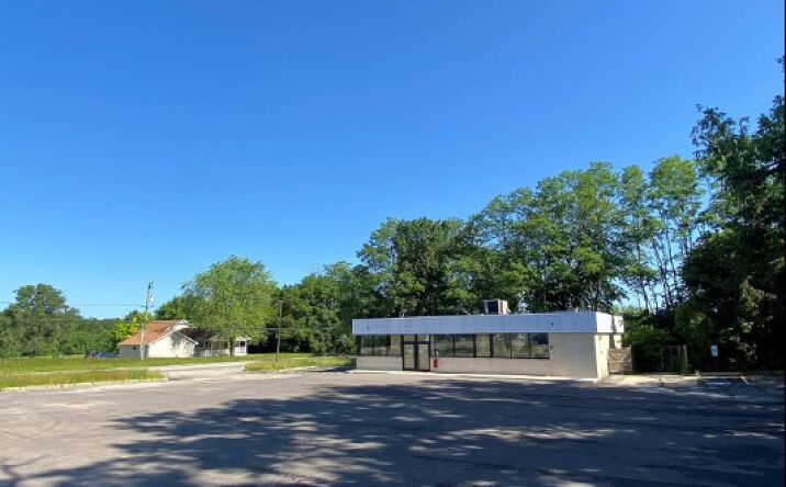 Pictures of Retail property located at 37763 N Green Bay Rd, Beach Park, IL 60087 for comps - image #1