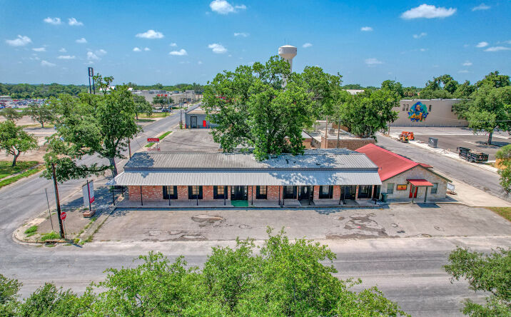 Pictures of Mixed Use, Office property located at 141 E Nopal St, Uvalde, TX 78801 for sales - image #1