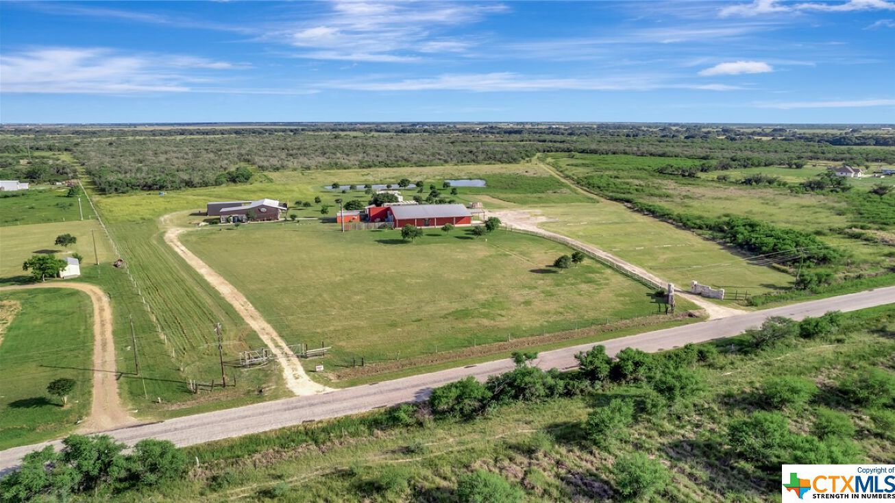 2683 Old Hwy Rd, Inez, TX 77968