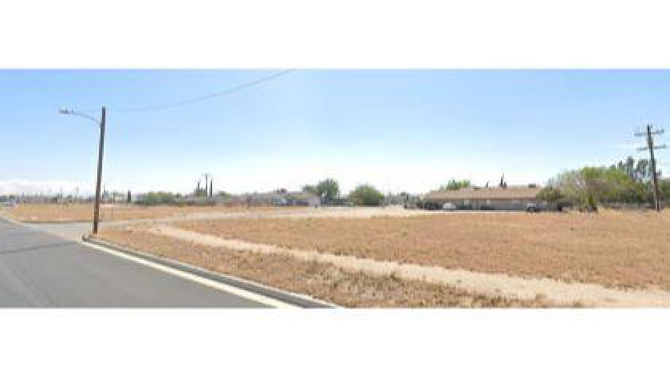 Hesperia Rd & Pine, Hesperia, CA 92345