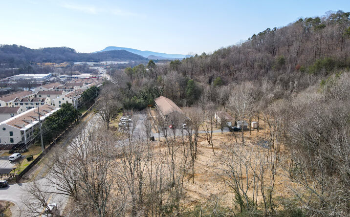Pictures of Land, Mixed Use, Retail, Senior Living property located at 925 Mountain Creek Rd, Chattanooga, TN 37405 for sales - image #1