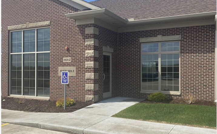 Pictures of Office property located at 3642 UTICA RIDGE Road, Bettendorf, IA 52722 for sales - image #1