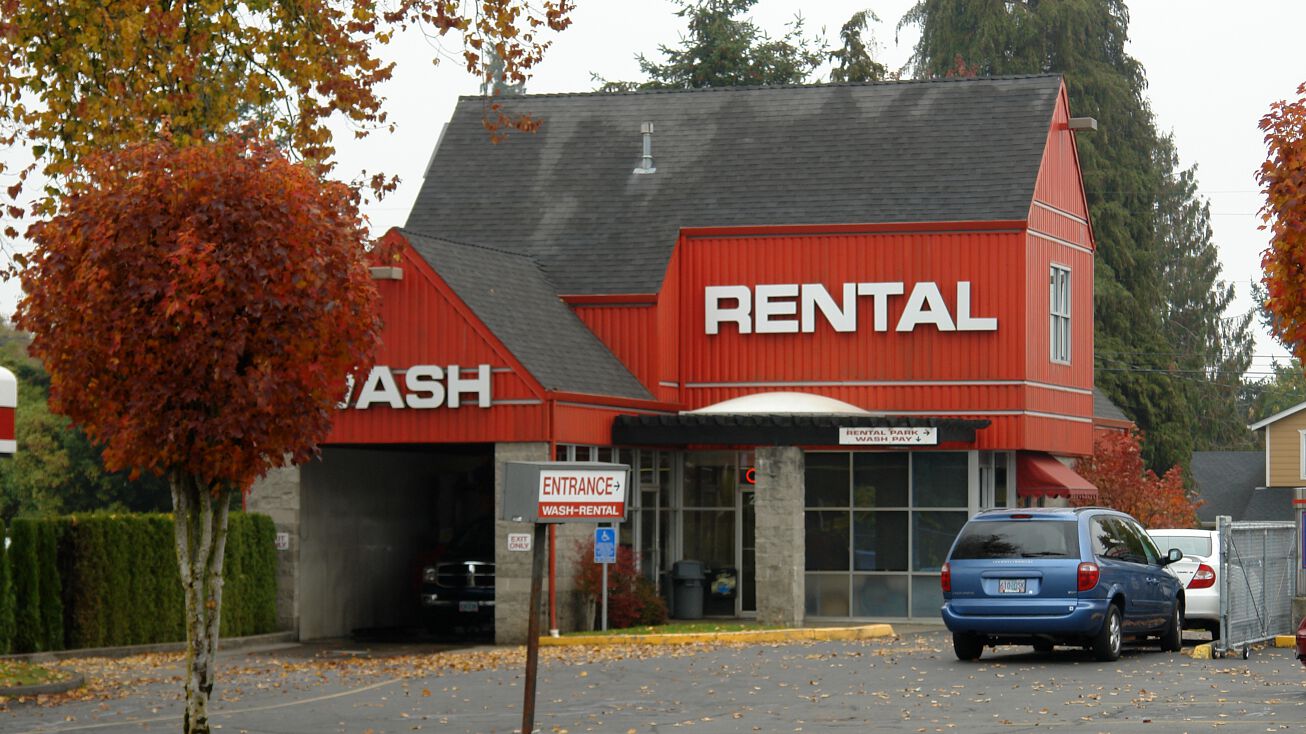 2390 Commercial St SE, Salem, OR 97302