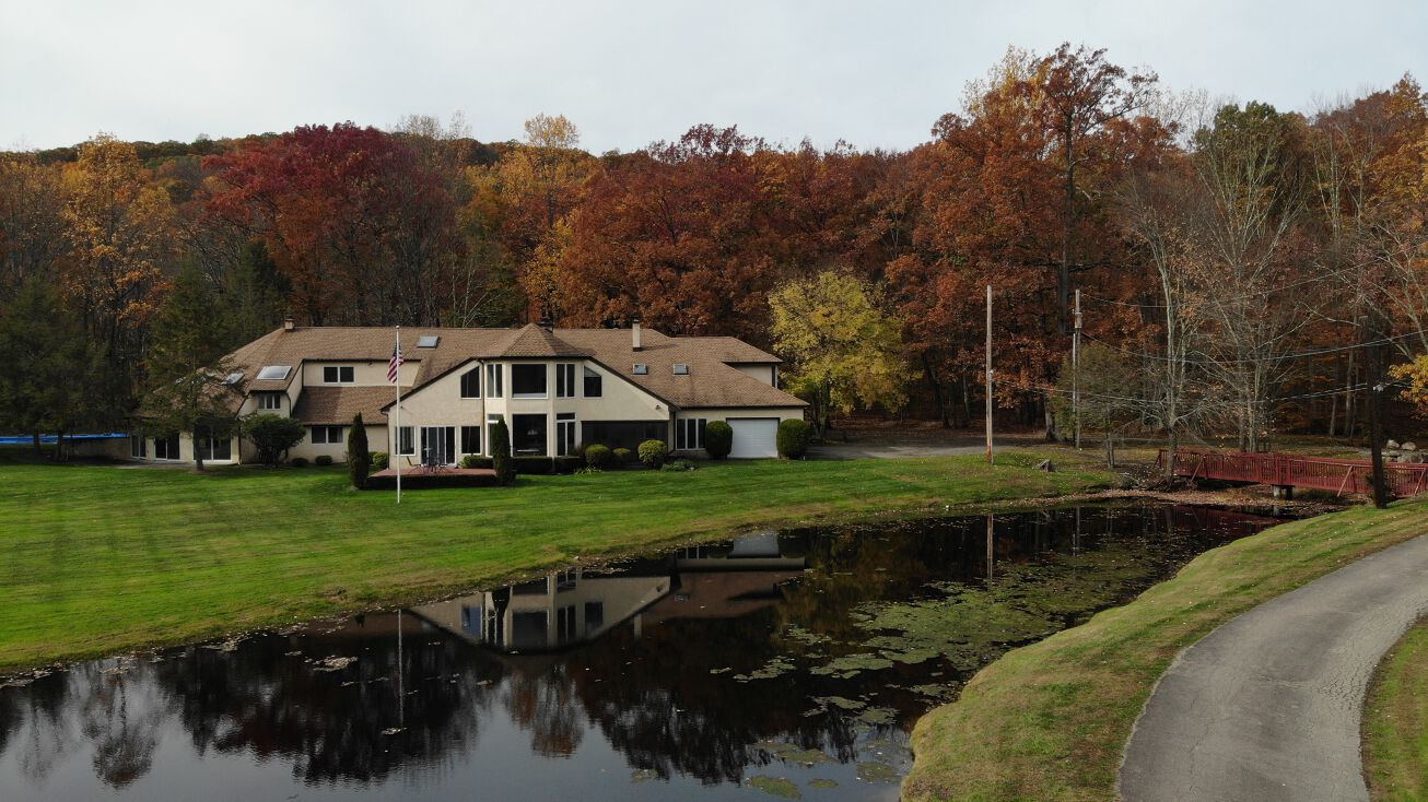 312 Sunset Rd, Pequannock Township, NJ 07444