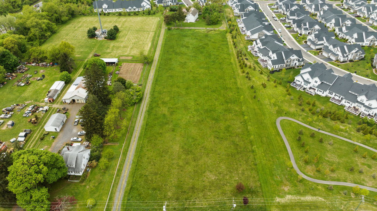 136 Old Oxford Valley Rd, Langhorne, PA 19047