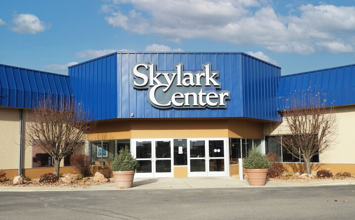 Pictures of Retail property located at 1604 1st St S, Willmar, MN 56201 for sales - image #1