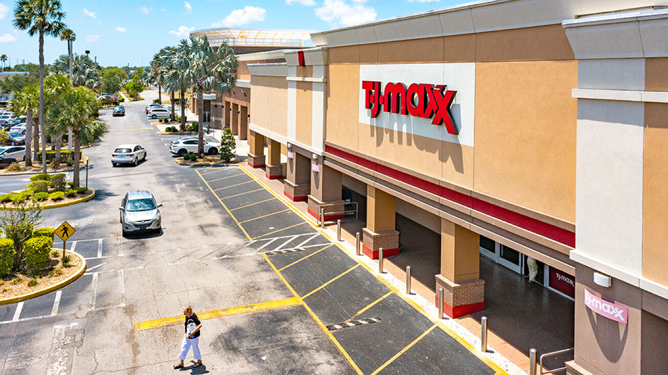 Pictures of Retail property located at 1301 Missouri Ave N, Largo, FL 33770 for sales - image #1