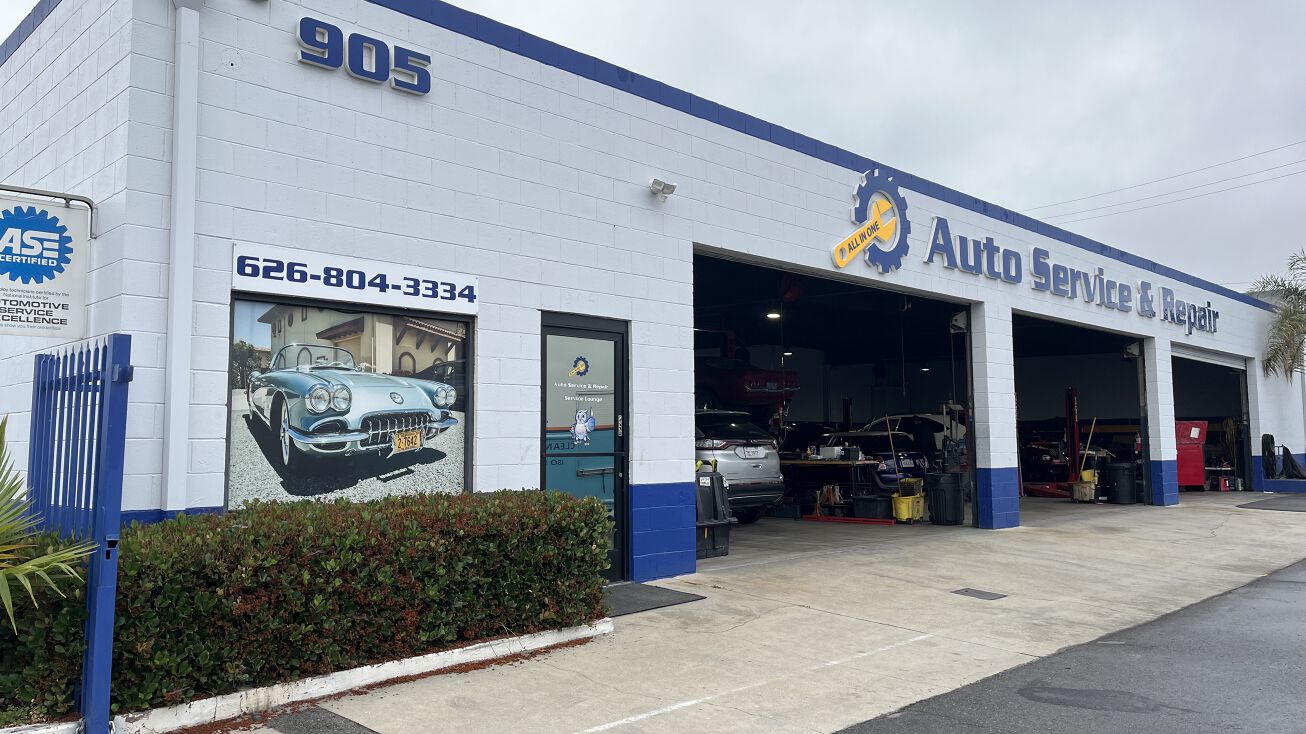 905 W Foothill Blvd, Azusa, CA 91702