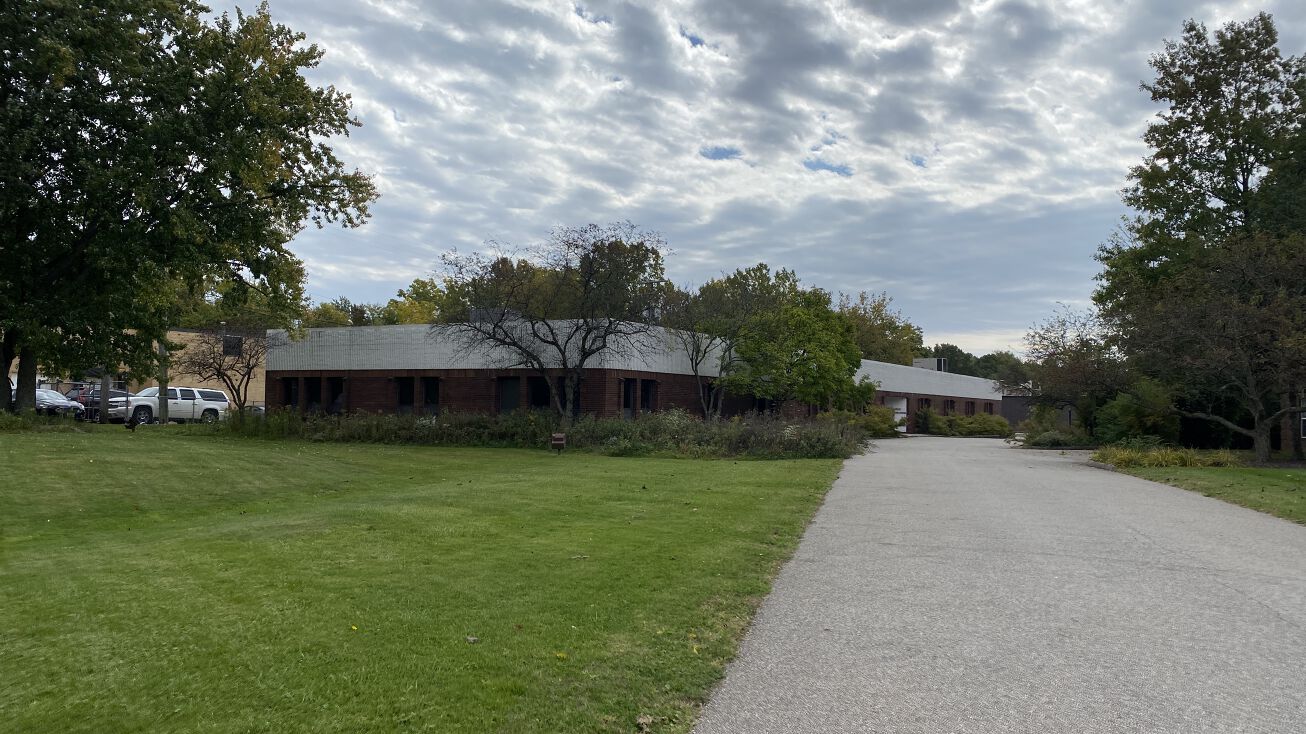 32200 Solon Rd, Solon, OH 44139