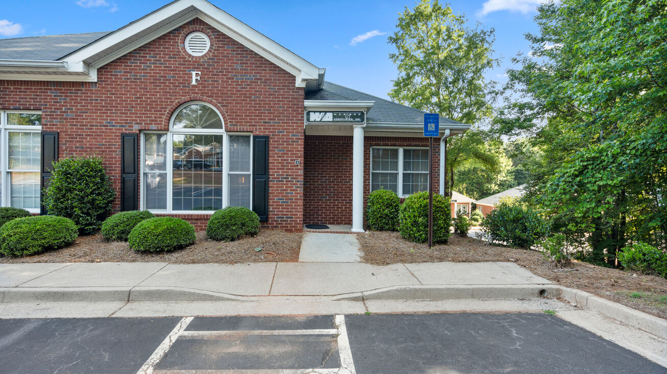 555 Sun Valley Dr, Roswell, GA 30076