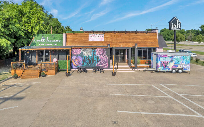 Pictures of Office property located at 1717 W Broadway, Ardmore, OK 73401 for sales - image #1