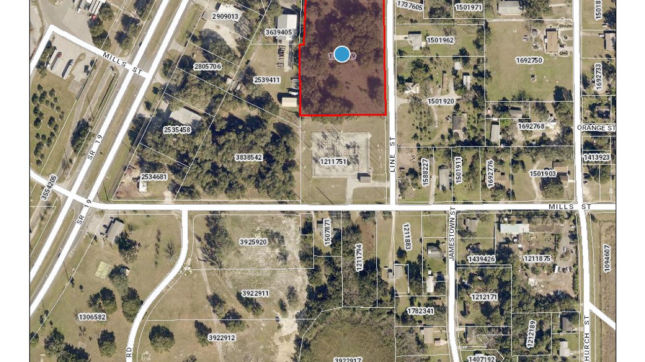 Line St, Umatilla, FL 32784