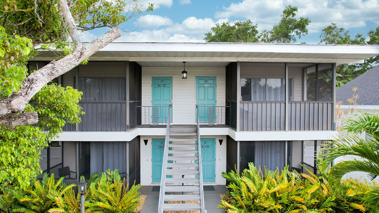 1739 Siesta Dr, Sarasota, FL 34239