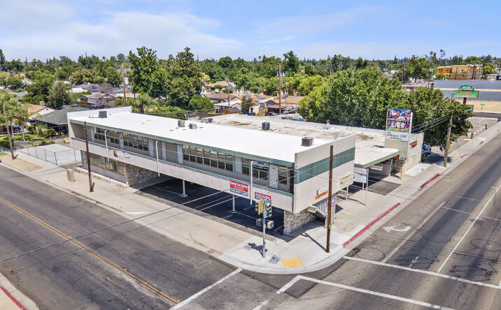 Pictures of Retail property located at 2811 N Blackstone Ave, Fresno, CA 93703 for sales - image #1
