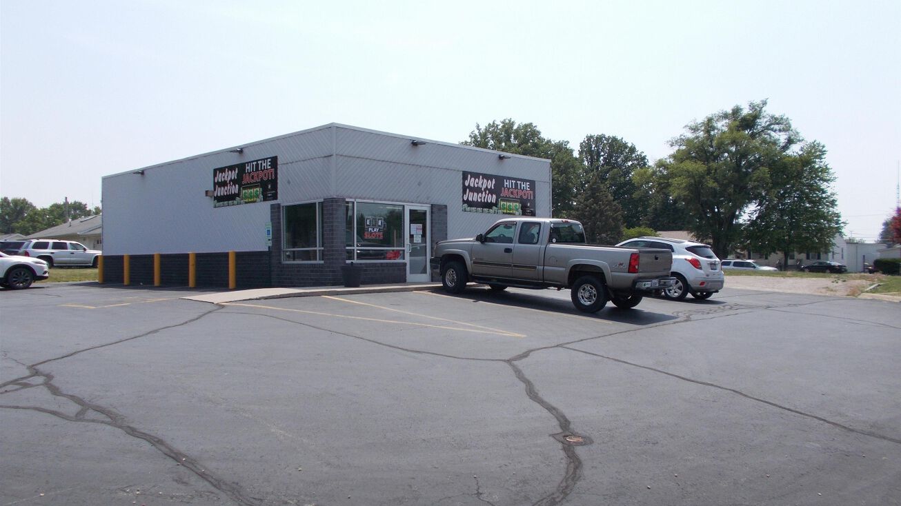 709 WOODLAWN Road, Lincoln, IL 62656