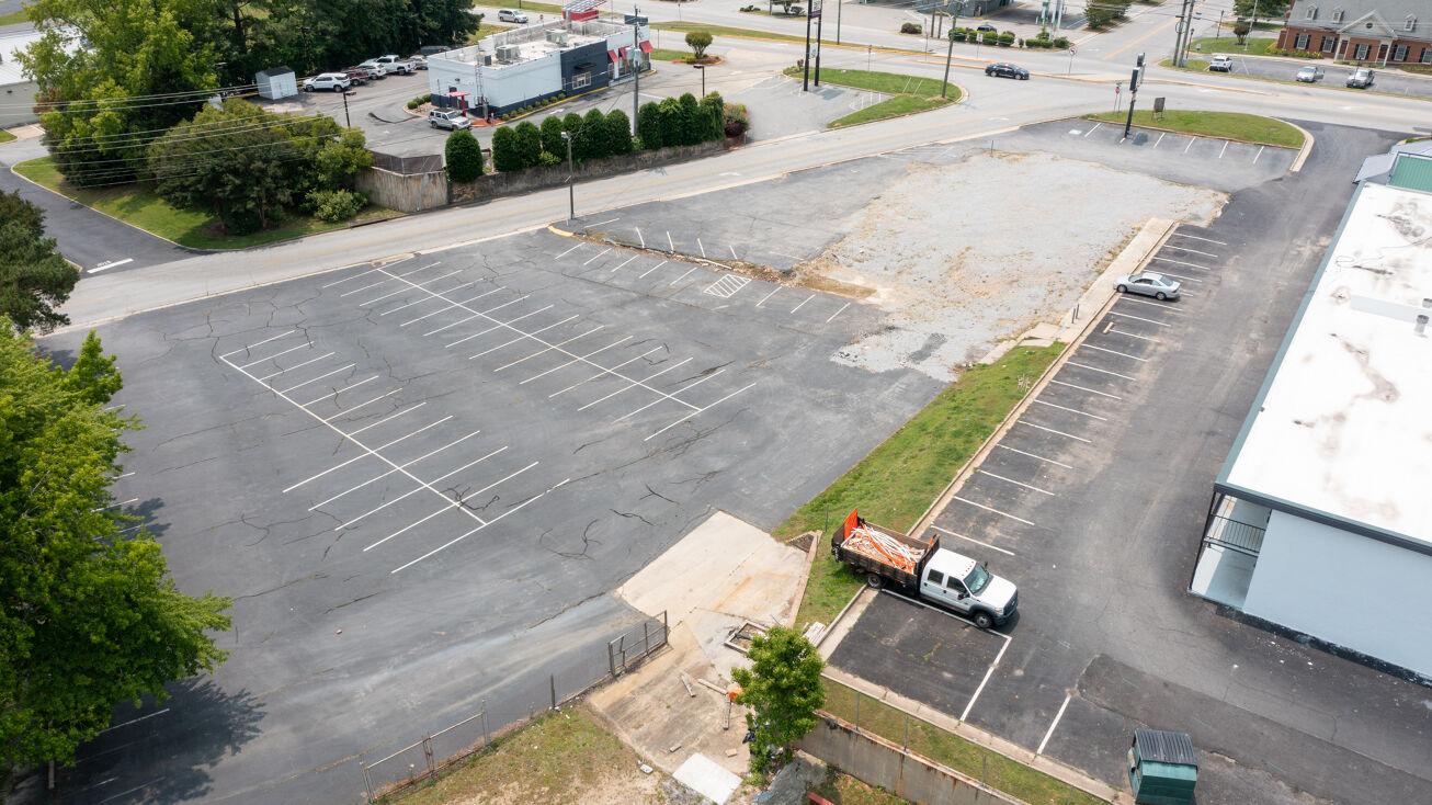 625 E Atlantic St, South Hill, VA 23970