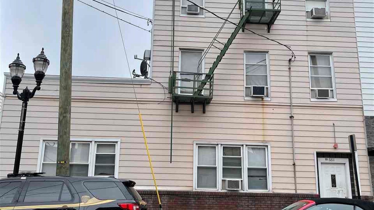 6809 Park Ave, Guttenberg, NJ 07093