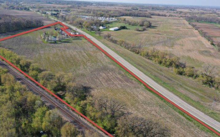 Pictures of Land property located at 43 US-20, Pingree Grove, IL 60140 for sales - image #1