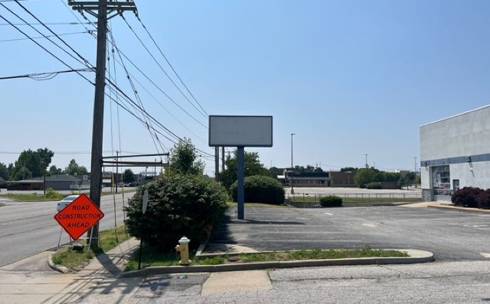 Pictures of Retail property located at 317 Lincoln Hwy, Fairview Heights, IL 62208 for comps - image #1