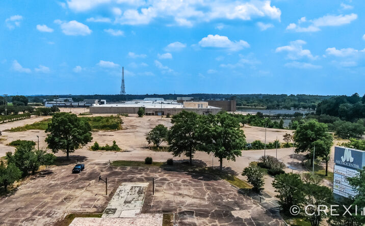 Pictures of Retail property located at 1400 Metrocenter, Jackson, MS 39209 for comps - image #1