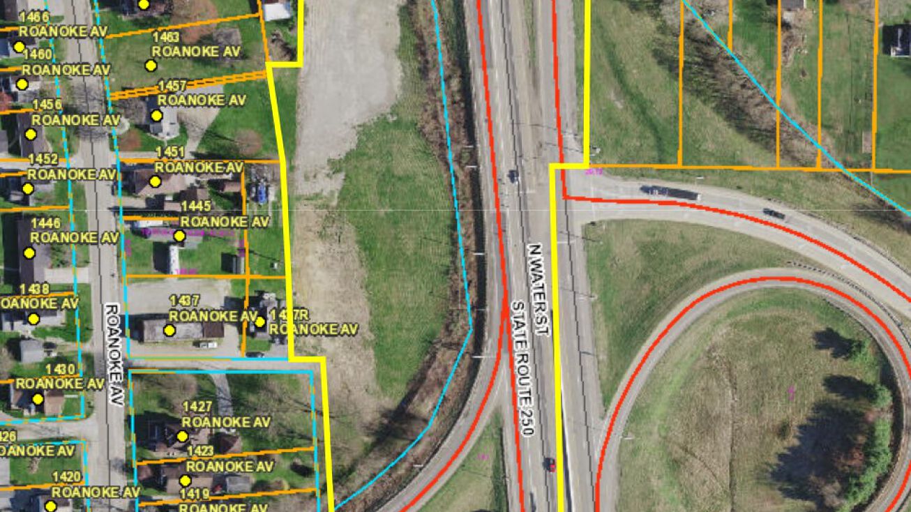 W Davis St, Uhrichsville, OH 44683 Mixed Use Property for Sale W