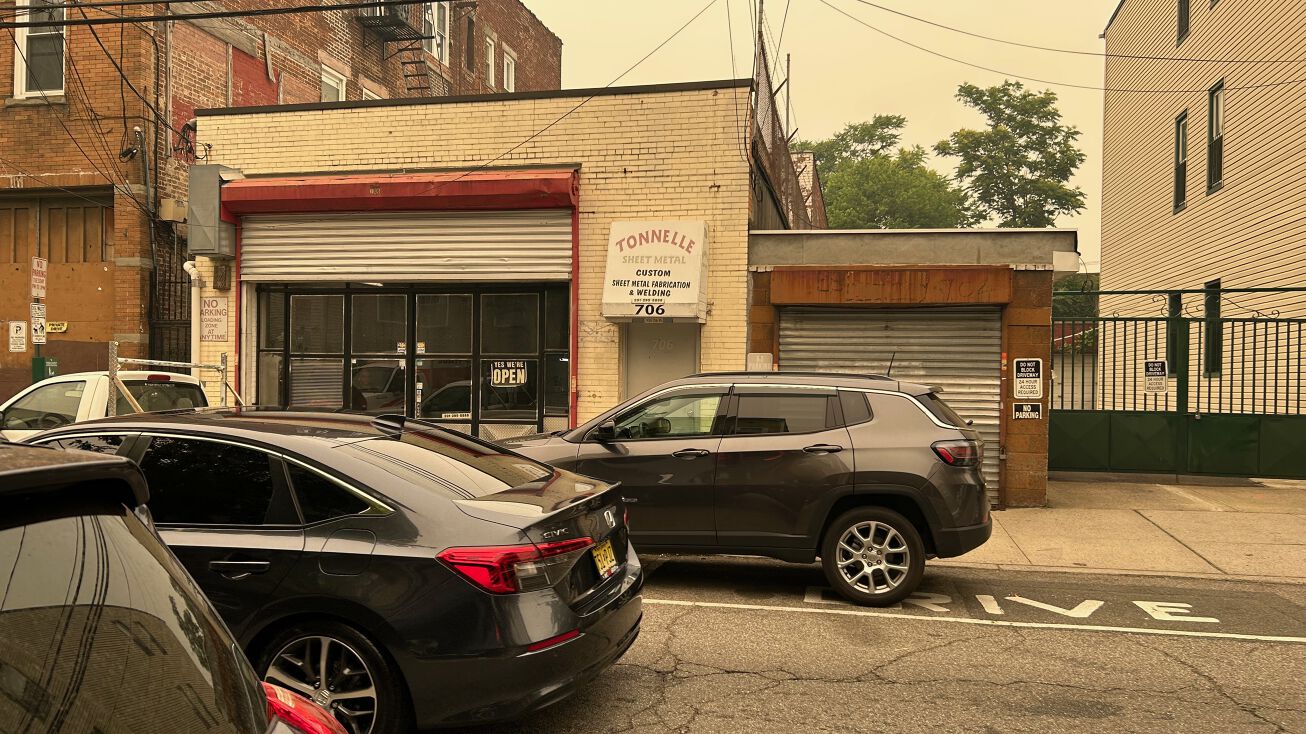 706 7th St, Union City, NJ 07087