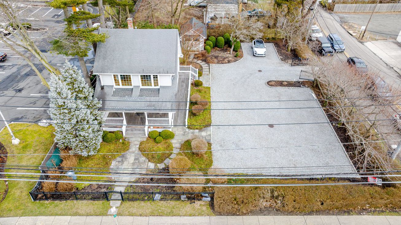 1904 New York Ave, Huntington Station, NY 11746