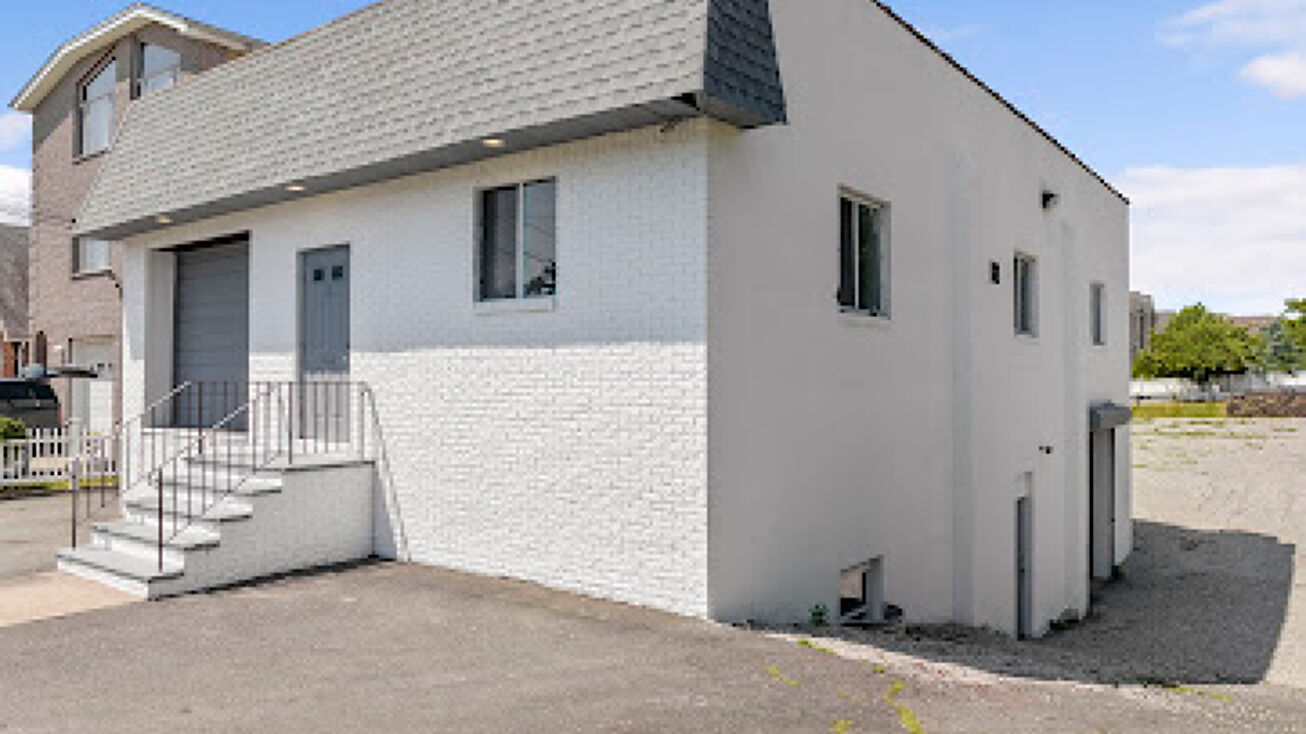 8 Halstead Ave, Wallington, NJ 07057