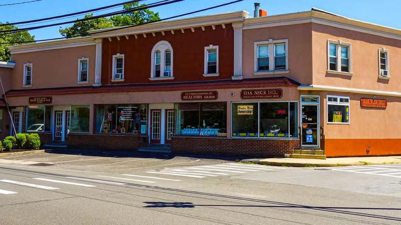 7888 Bayville Ave, Bayville, NY 11709