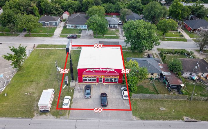 Pictures of Retail property located at 10722 East Fwy, Houston, TX 77029 for sales - image #1