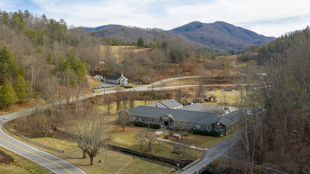 1175 Clearmont School Rd, Burnsville, NC 28714