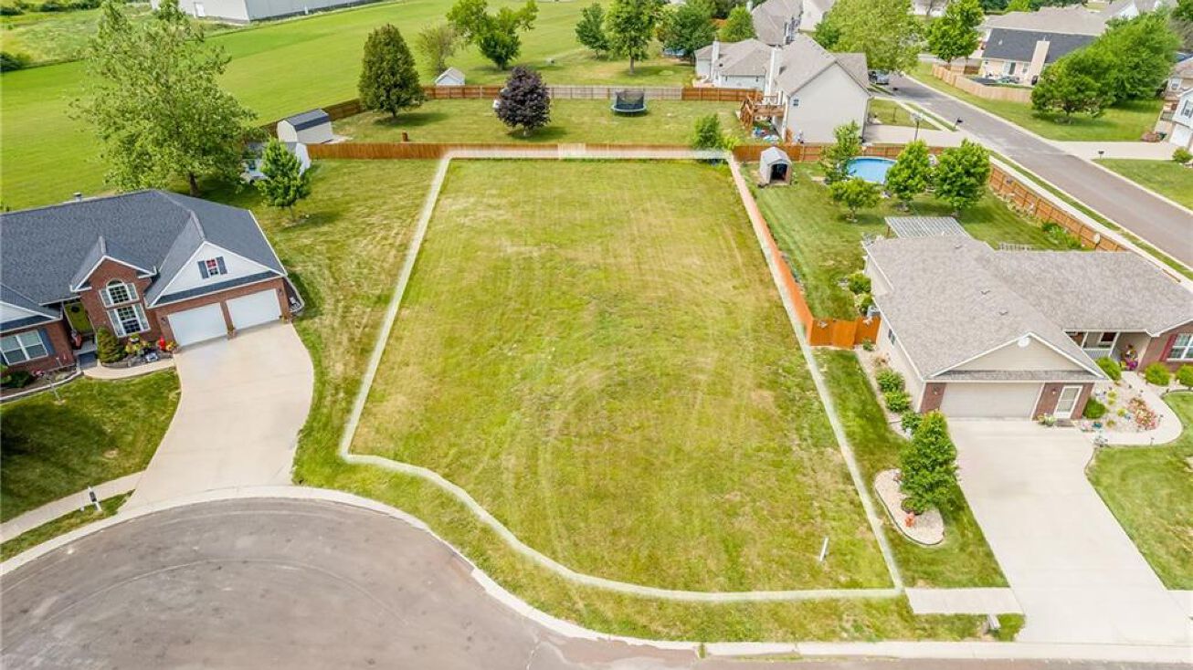 504 Natalee Lane, Gower, MO 64454