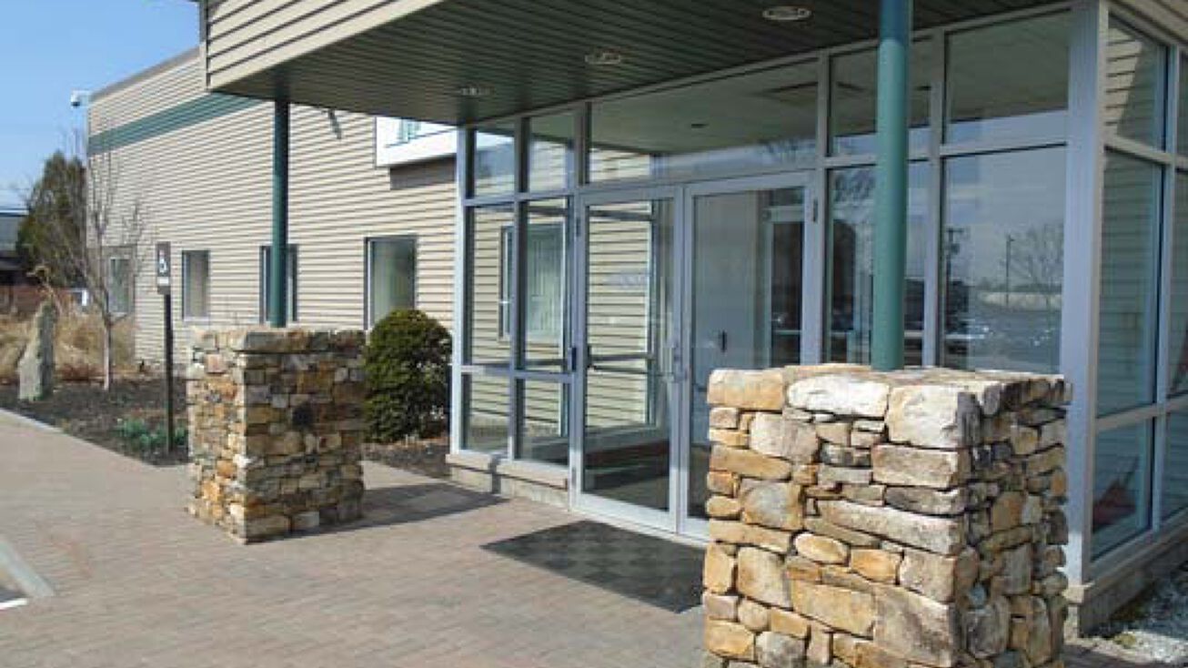 10 Falcon Rd, Lewiston, ME 04240