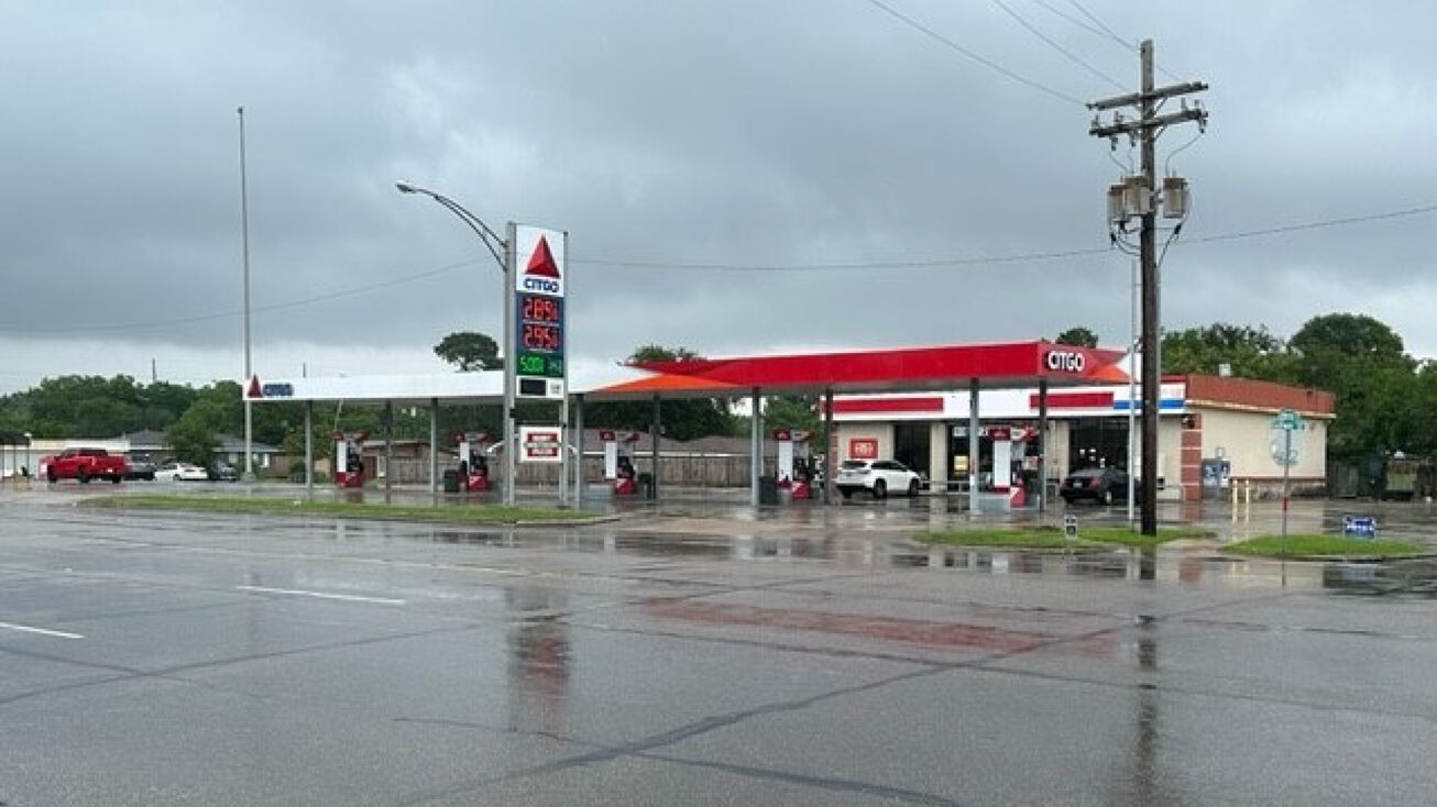 5266 Gulfway Dr, Port Arthur, TX 77642