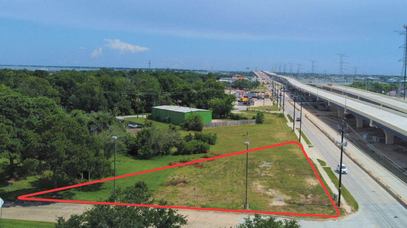 1418 Bayport Blvd, Seabrook, TX 77586