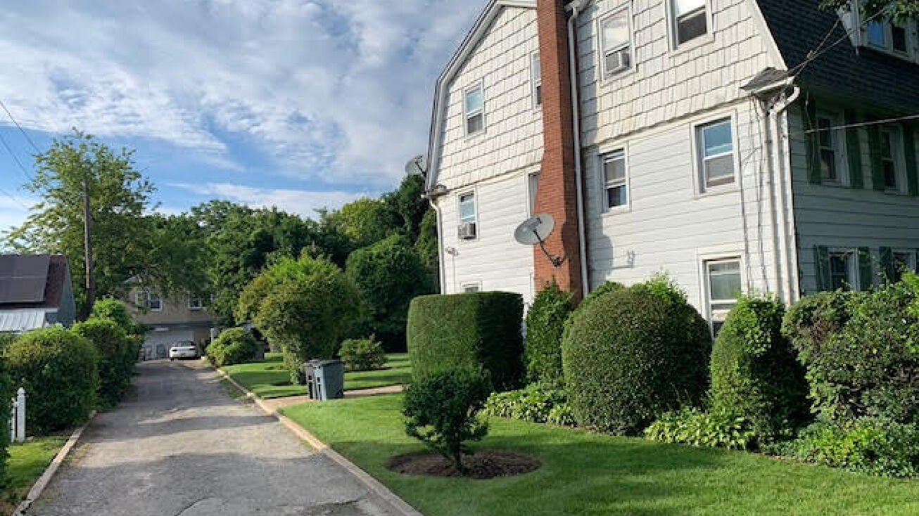 260 Mott Ave, Lawrence, NY 11559