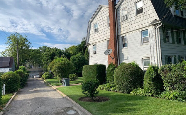 Pictures of Multifamily property located at 260 Mott Ave, Lawrence, NY 11559 for sales - image #1